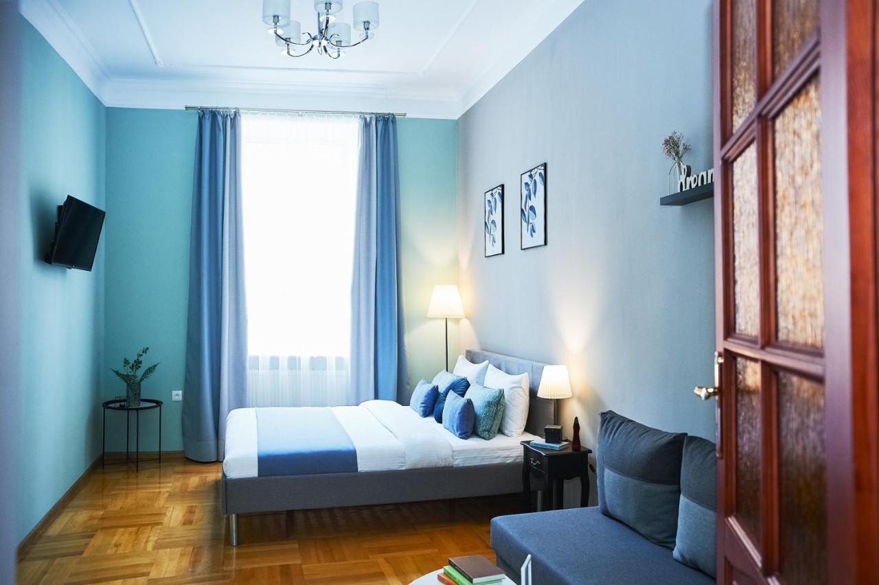 לבוב Cozy Apartment, 5Mins To Opera מראה חיצוני תמונה