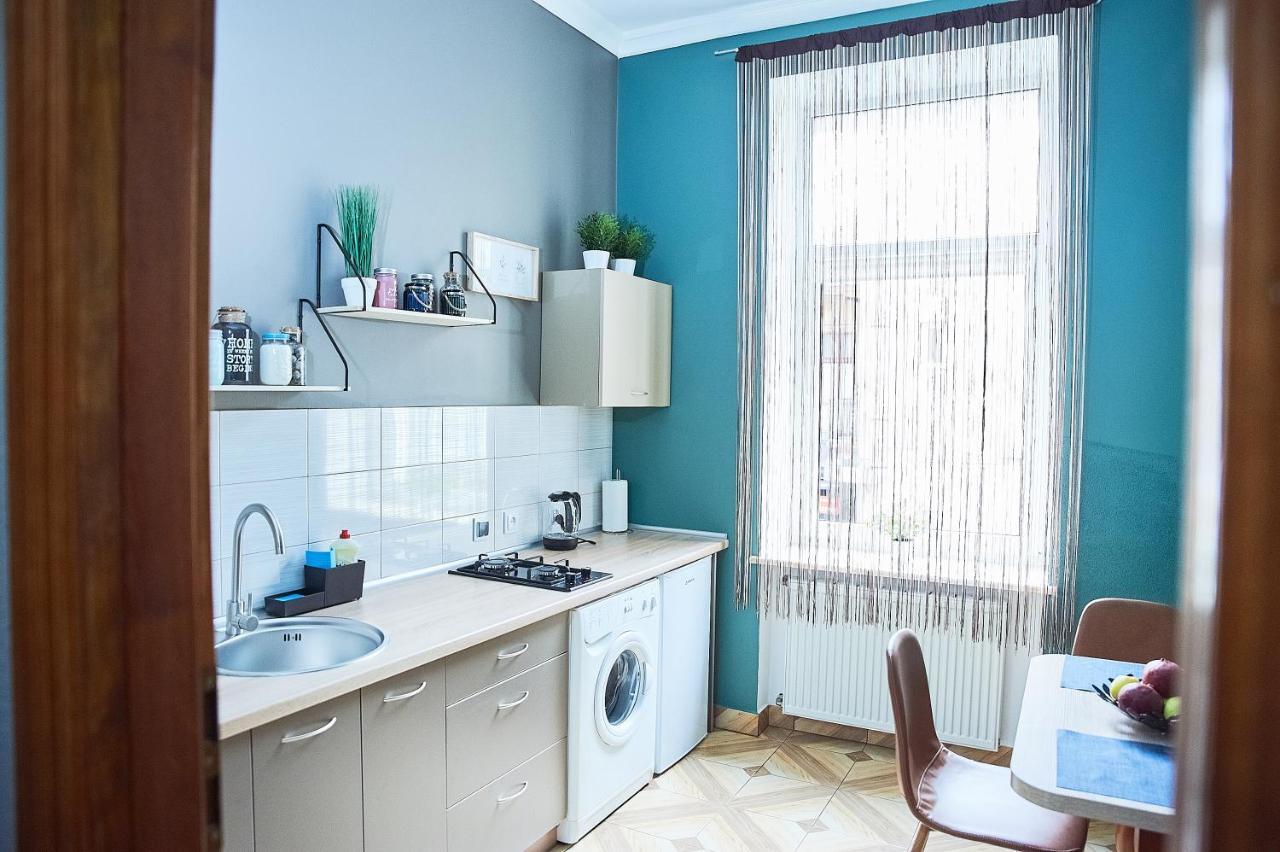 לבוב Cozy Apartment, 5Mins To Opera מראה חיצוני תמונה