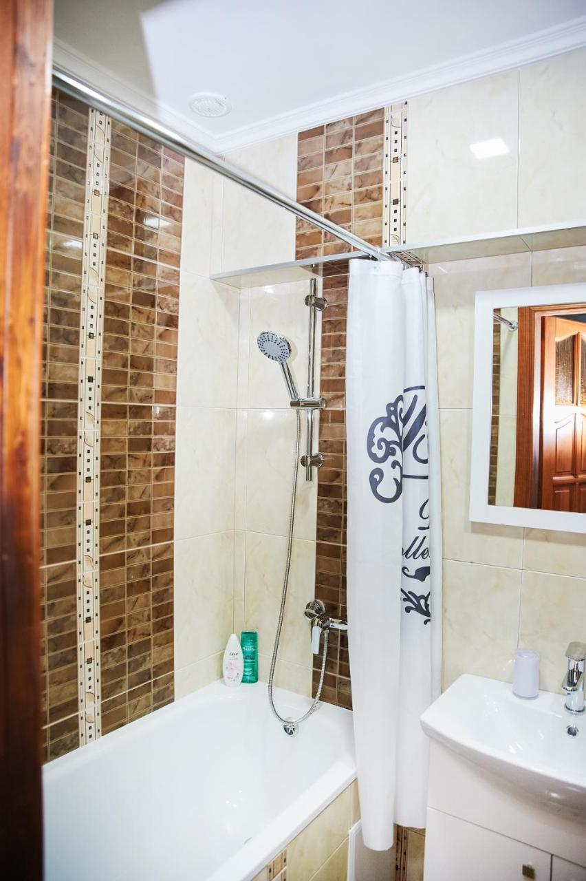 לבוב Cozy Apartment, 5Mins To Opera מראה חיצוני תמונה