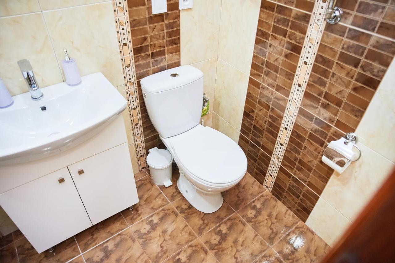 לבוב Cozy Apartment, 5Mins To Opera מראה חיצוני תמונה